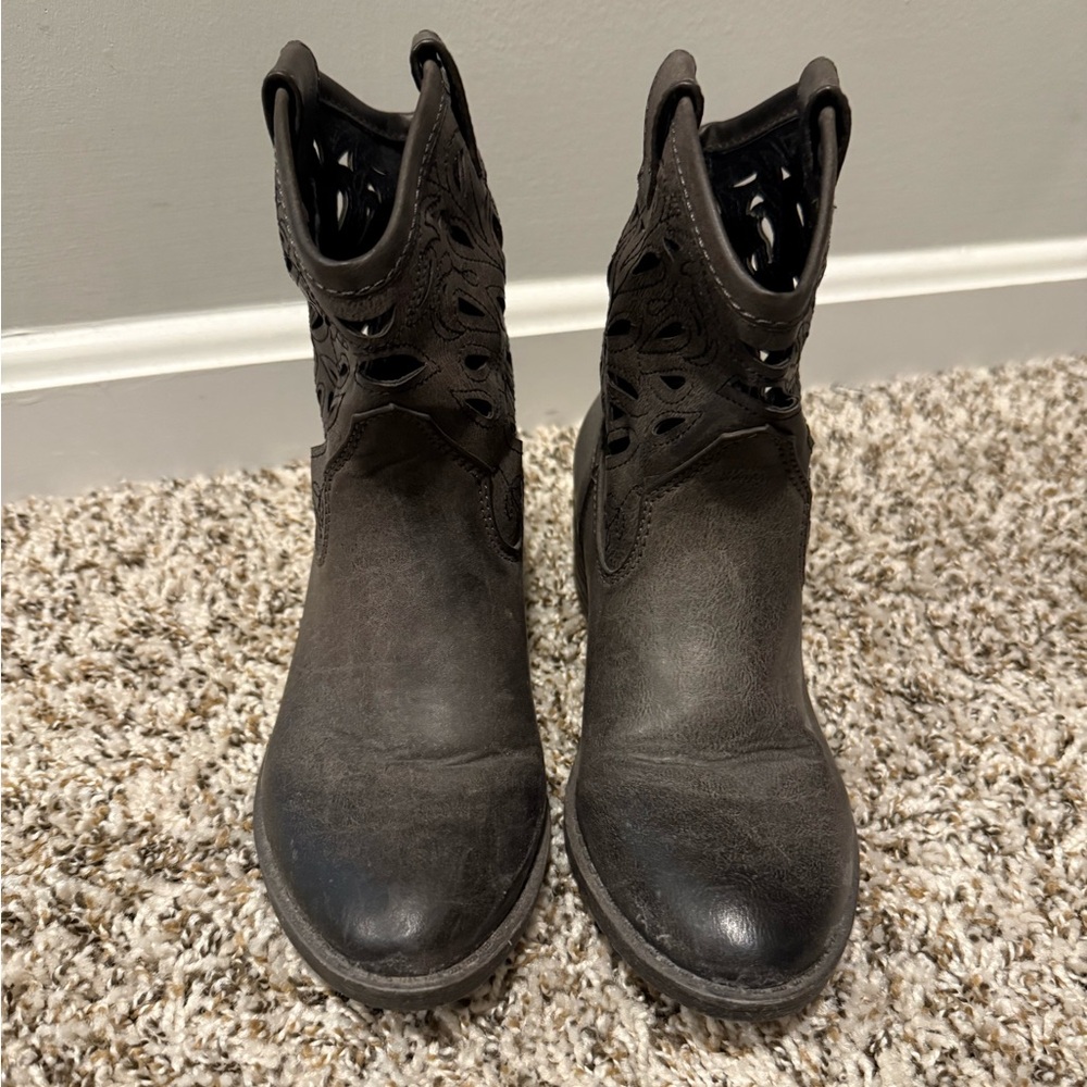 Cutout Cowgirl Ankle Booties